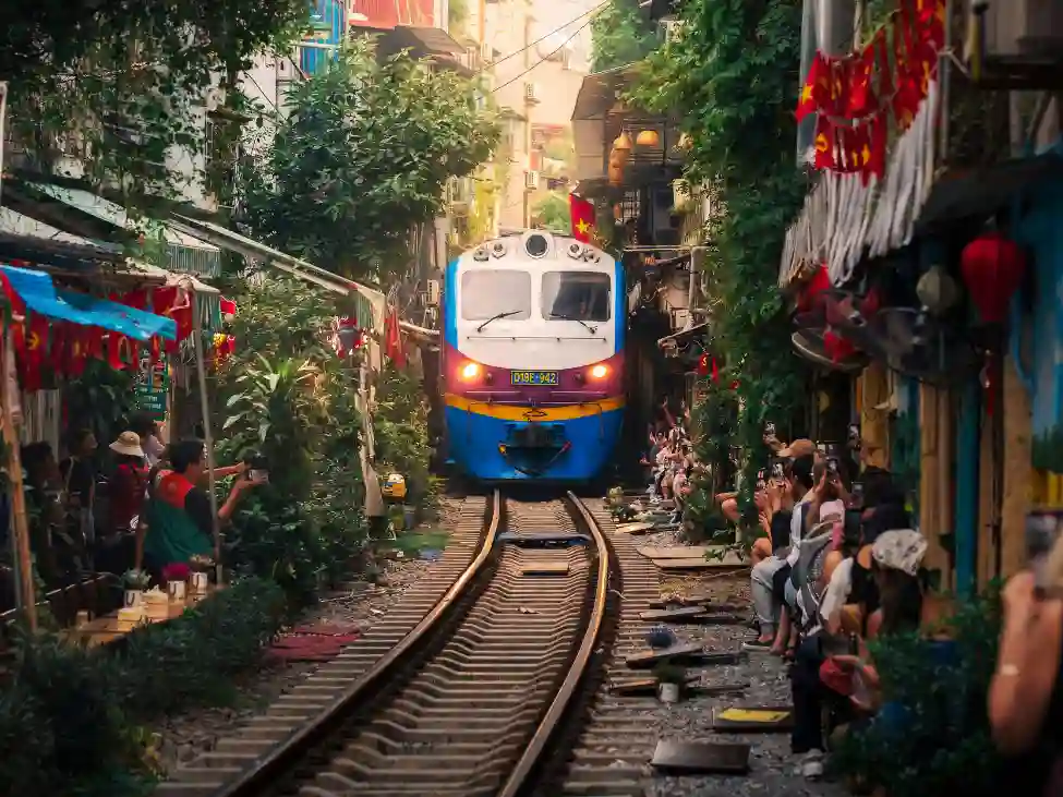 train street hanoi