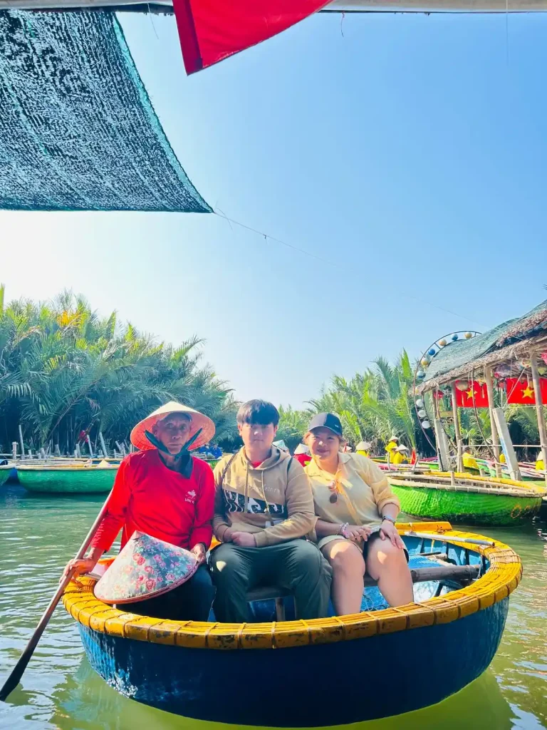Pengalaman seru naik Basket Boat di Cam Thanh Coconut Village, Vietnam. Budget ke vietnam