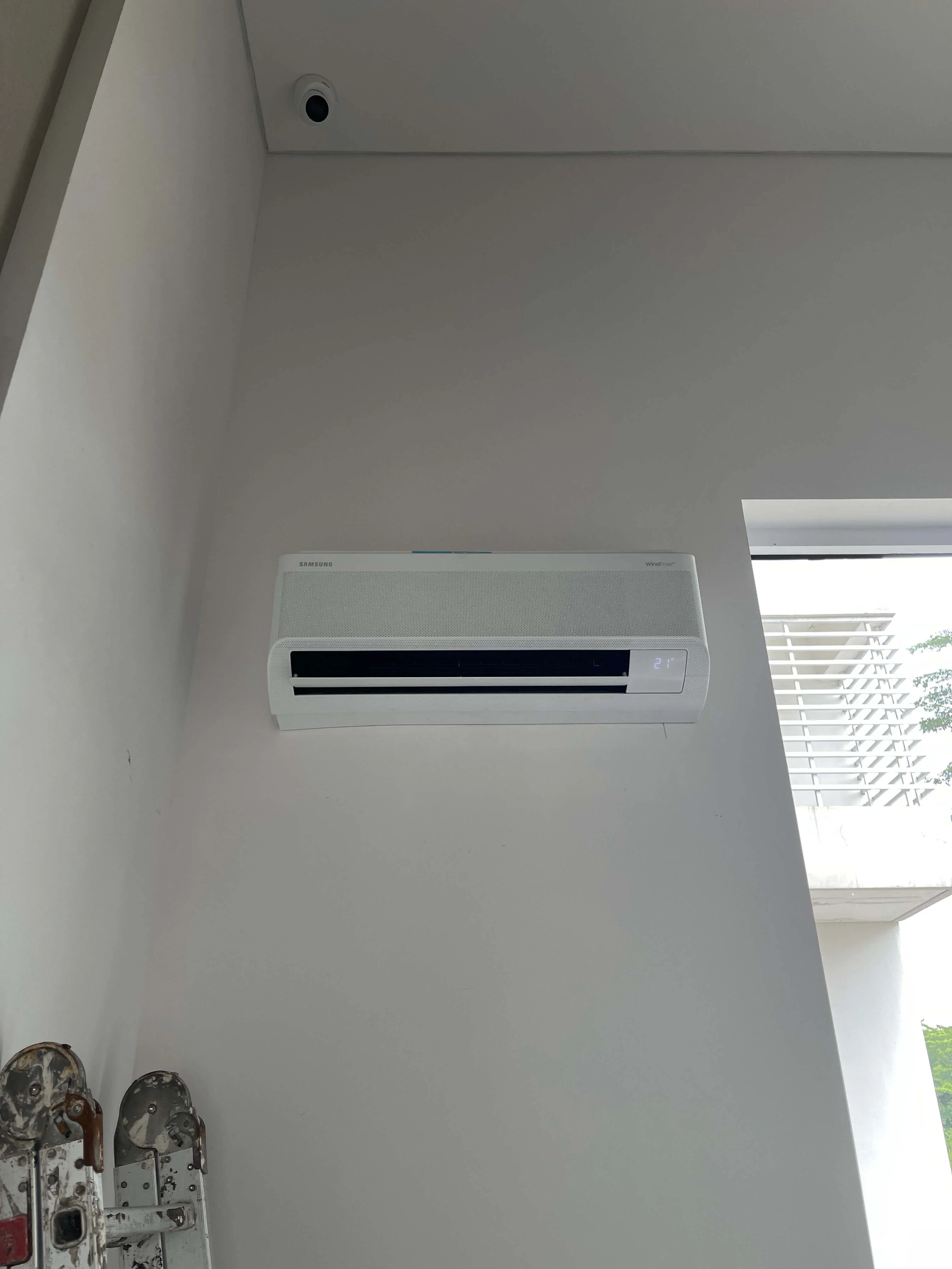 Instalasi HVAC Kantor FKS Dengan Sistem Samsung – Solusi Pendinginan Profesional