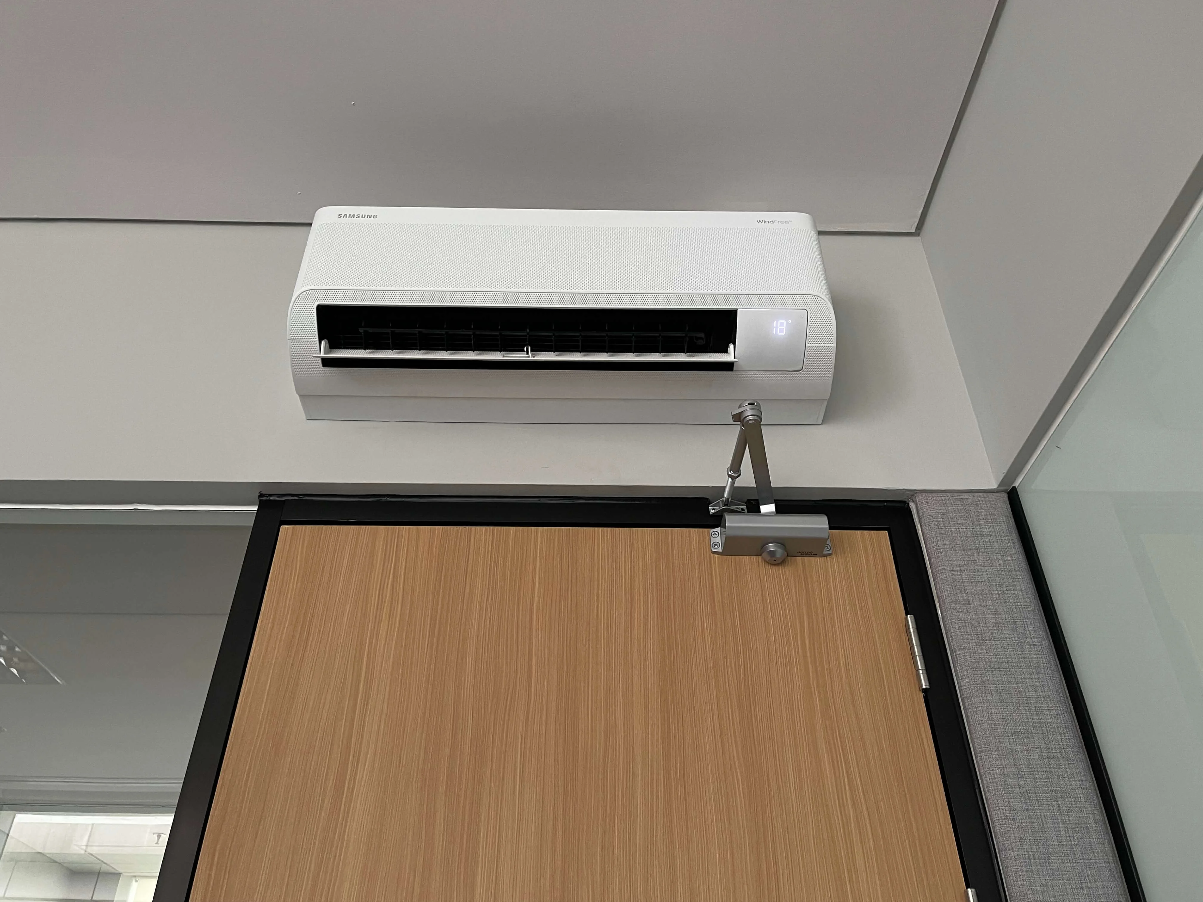 Instalasi HVAC Kantor FKS Dengan Sistem Samsung – Solusi Pendinginan Profesional