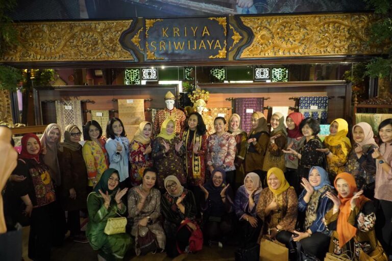 Promosi Koleksi Kriya Sriwijaya ke Rombongan DWP Kemenkeu RI