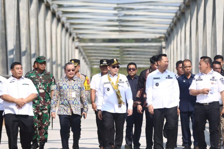 Resmikan Jembatan Air Lematang Sepanjang 140 Meter di Muara Enim 