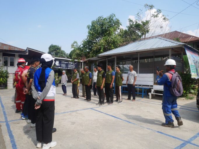 Pertamina Giatkan Pelatihan Strategis Penanganan Darurat melalui Simulasi Emergency Drill Bagi Warga Kelurahan Kasang Kota Jambi