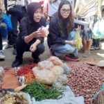 Sapa Masyarakat dan Pedagang di Pasar Kalangan Talang Kelapa, Fitrianti Borong Sayur Mayur Hingga Ikan Patin