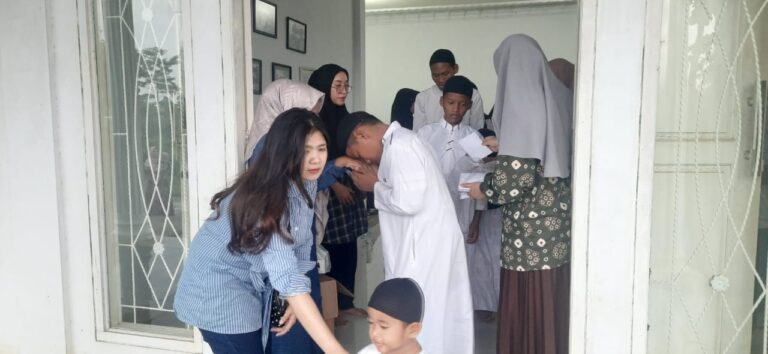 Jumat Berkah, PT Sawit Raya Berbagi Kasih dengan Anak-anak Yatim Piatu