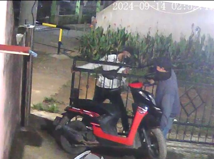 Terekam CCTV, Pelaku Curanmor Masuk Pagar Gasak Motor