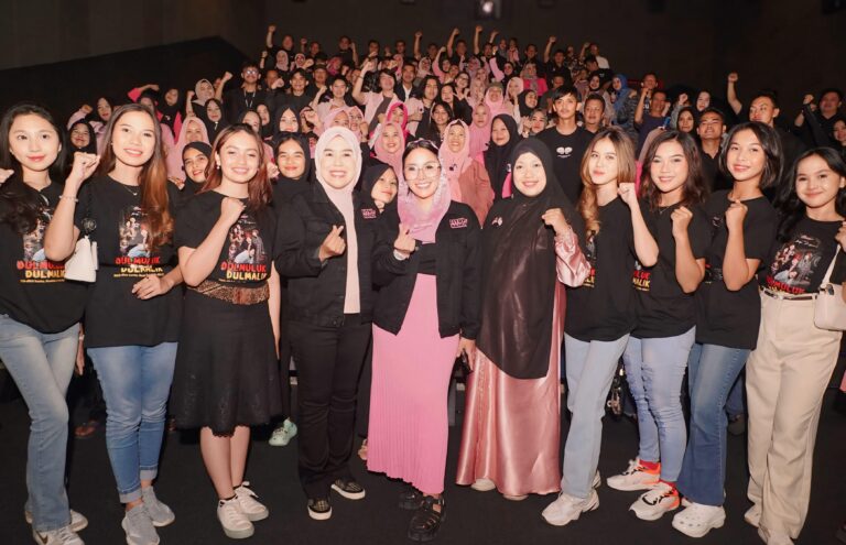 Dukung Film Berbahasa Daerah, Fitrianti-Nandriani Nobar Dulmuluk Dulmalik