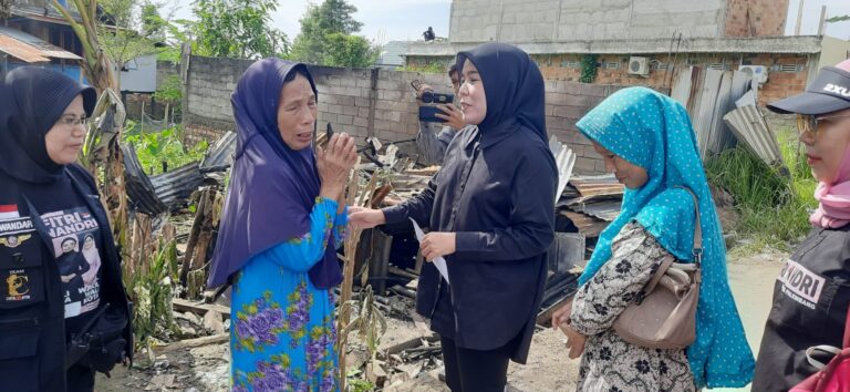 Fitrianti Agustinda Bantu Urus Data Kependudukan dan PKH Korban Kebakaran di Jalan Panca Usaha