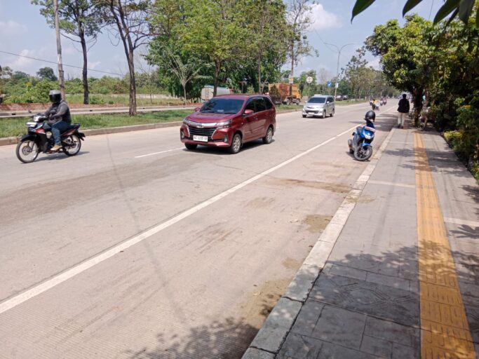 Gagal Menyalip, Pemotor Tewas Dilindas Truk di Jalan Bypass