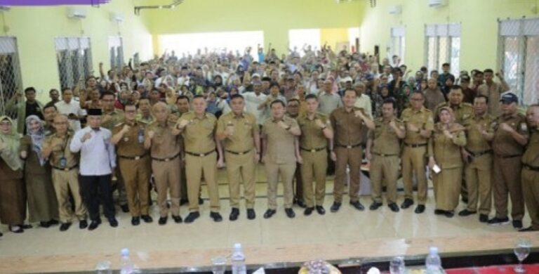 Sekda Palembang Aprizal Hasyim Hadiri Sosialisasi dan Pembinaan Bagi RT dan RW Se Kecamatan Ilir Timur I