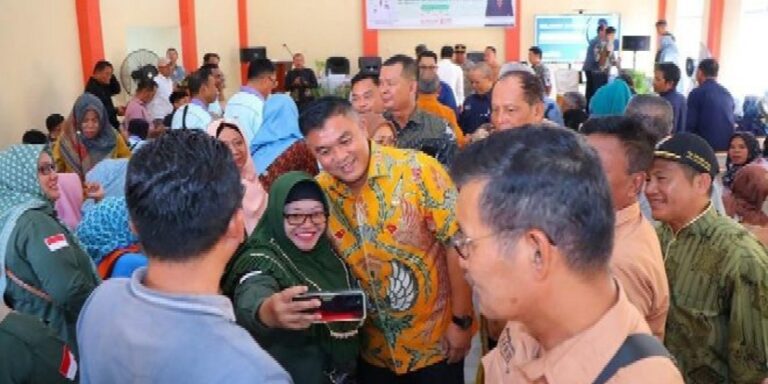 Ribuan RT dan RW Ikuti Sosialisasi dan Pembinaan, Sekda Aprizal: Mitra Penting Pemerintah