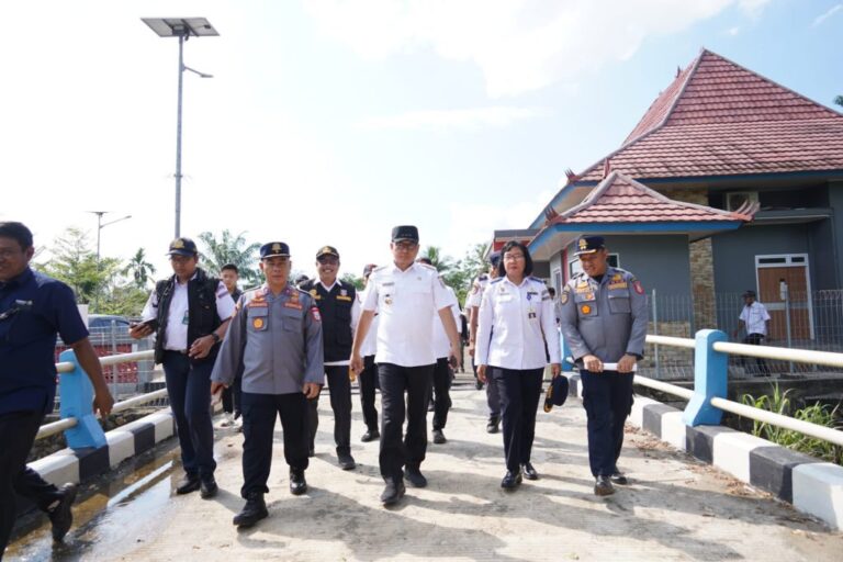 Pj Bupati Banyuasin Tinjau Pembangunan Berkelanjutan Dermaga Sri Menanti Dan Karang Agung Ilir