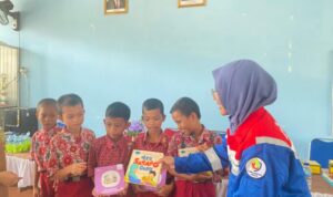 Dukung Pendidikan Inklusif, Pertamina Salurkan Bantuan 300 Buku Bacaan untuk SDN 125 Palembang