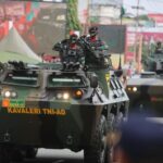 Hadiri HUT ke-79 TNI, Elen Setiadi Saksikan Parade dan Defile TNI Bersama Masyarakat