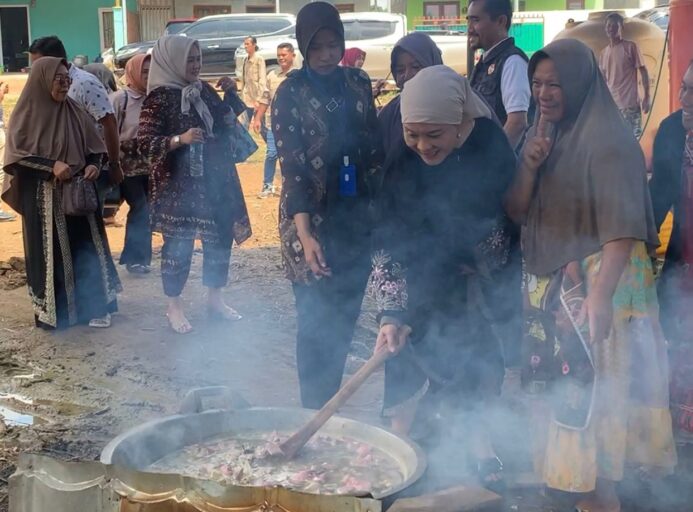 Sosok Ibu dalam Kepemimpinan Lucianty: Manggung Bareng Warga Sekayu