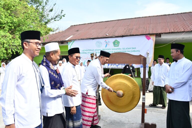 Ajak Santri Kembangkan Potensi Diri Bangun Negeri