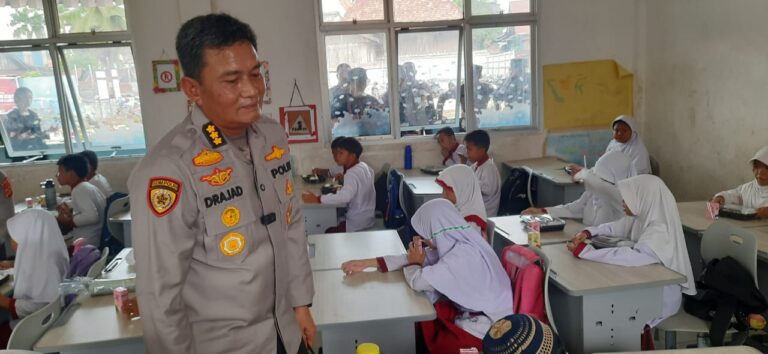 Implementasikan Program Prabowo-Gibran, Polda Sumsel Berikan Makan Siang Gratis dan Bergizi