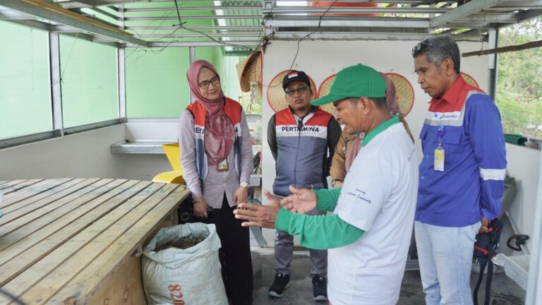 Pertamina Tingkatkan Produktivitas Petani dengan Metode Pertanian Organik melalui Program Sinergi Semambu