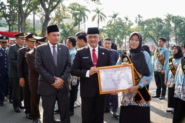 Sekda Edward Candra Irup Hari Sumpah Pemuda Ke-96 Tingkat Provinsi Sumsel  