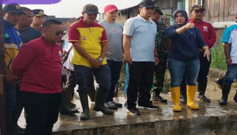 Gotong Royong Tingkat Kota Palembang di Sungai Kangkang Kelurahan 14 Ulu Kecamatan Seberang Ulu Dua, Asisten II Rudi Setiawan Apresiasi Warga Sekitar