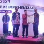 Pj. Bupati Banyuasin Terima Penghargaan Penanggulangan AIDS-TBC- MALARIA Tahun 2024