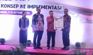 Pj. Bupati Banyuasin Terima Penghargaan Penanggulangan AIDS-TBC- MALARIA Tahun 2024