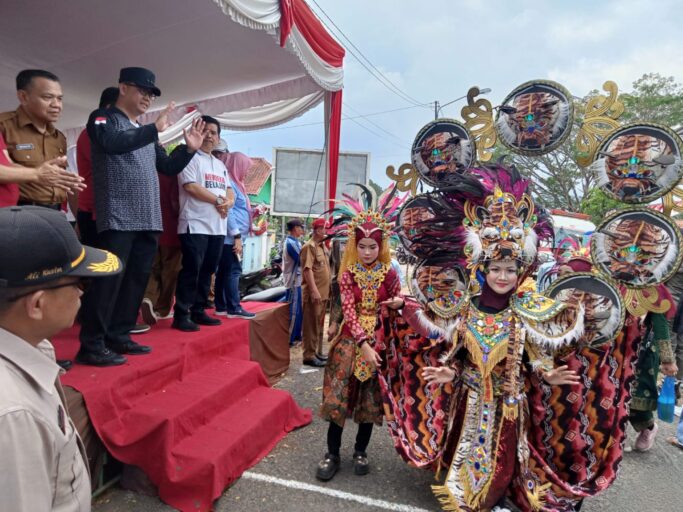 Muhammad Farid Buka Pawai Pembangunan