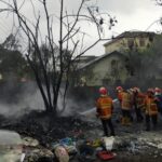 Tempat Penampungan Barang Bekas di Jalan Rimba Kemuning Palembang Terbakar