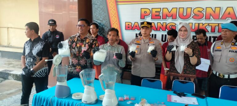 Tangkap 10 Orang Pengedar, Ditresnarkoba Polda Sumsel Sumsel Musnahkan BB Sabu dan Ekstasi