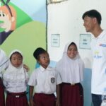 Cahaya Anak Negeri: Pertamina Wujudkan Akses Pendidikan dan Energi Berkelanjutan di Desa Saluran