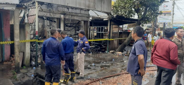 Satu Keluarga Tewas Usai Bengkel dan Rumah di Jalan Perintis Kemerdekaan Terbakar