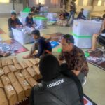 Rutinkan Pengawasan Logistik, Bawaslu Palembang Terjunkan Tim Pengawasan Penyortiran Surat Suara