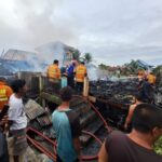 Bedeng 4 Pintu dan Dua Rumah Panggung di Lorong Kedukan Terbakar