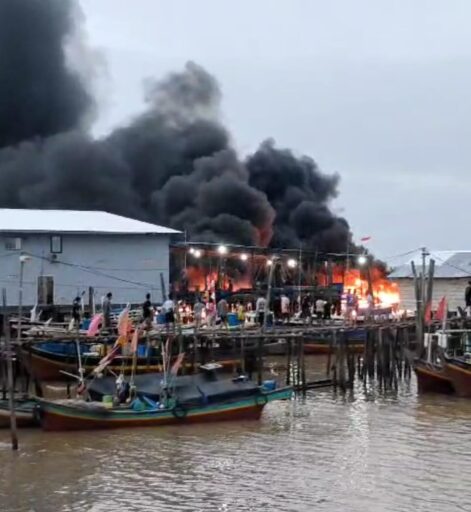 Empat Perahu Pompong Nelayan di Desa Sungsang Ludes Terbakar