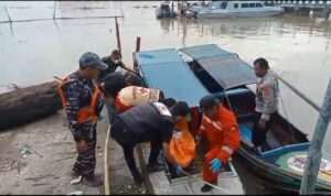 Geger Warga 1 Ilir Temukan Mayat Pria di Sungai Musi