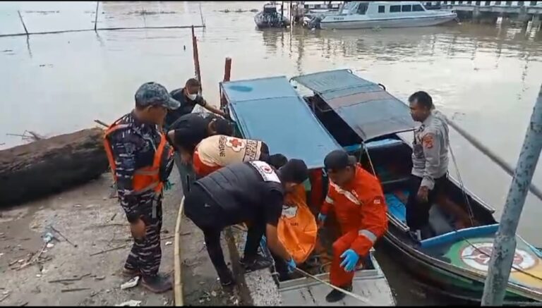 Geger Warga 1 Ilir Temukan Mayat Pria di Sungai Musi