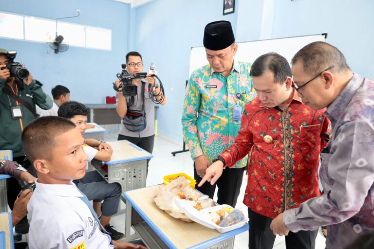 Simulasi Program Makan Bergizi Gratis di SMK Negeri 2 Palembang