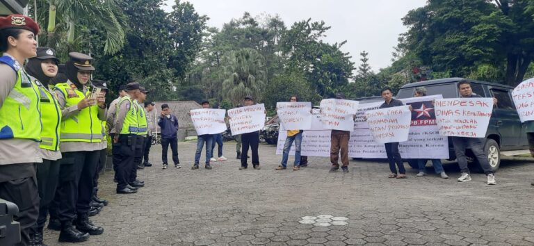 Pertanyakan Sanksi PT Tunas Lestari Tama, Masyarakat Sadar Korupsi Indonesia Geruduk Dinas Kehutanan Sumsel