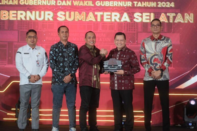 Sukseskan Pilkada Serentak 2024, Elen Setiadi Terima Penghargaan dari KPU Sumsel