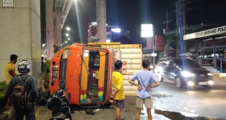 Penyebab Truk Kontainer Tabrak Tiang LRT Diduga Rem Blong