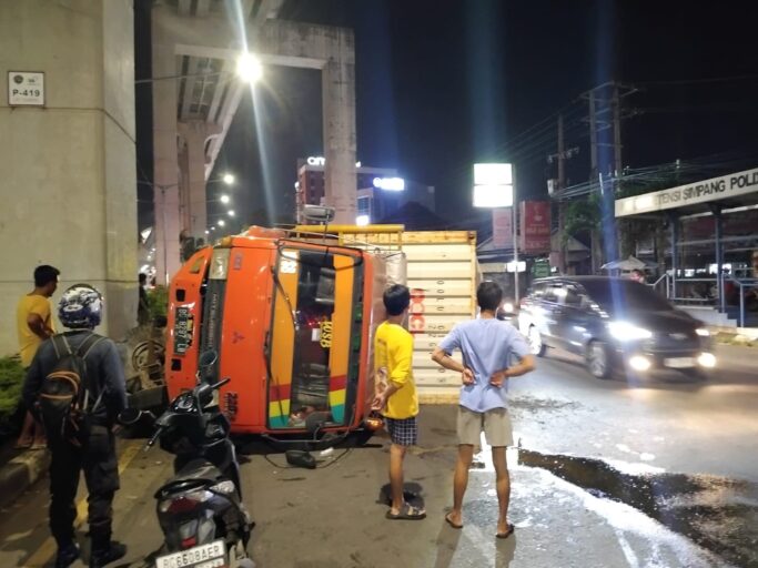 Penyebab Truk Kontainer Tabrak Tiang LRT Diduga Rem Blong