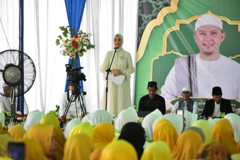 Ketua TP PKK OKI Hadiri Tabligh Akbar dan Wisuda Alquran Jelang Ramadhan