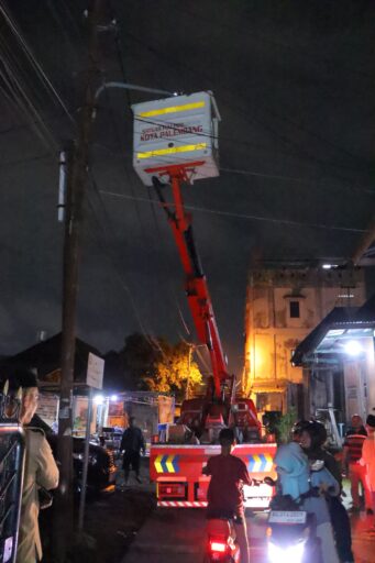 Wujudkan Palembang Terang Benderang, Tinjau Perbaikan Lampu Jalan