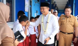 Amri Mulai Distribusikan Buku Ramadhan Secara Gratis