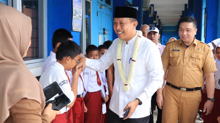 Amri Mulai Distribusikan Buku Ramadhan Secara Gratis