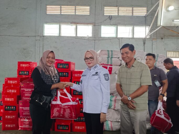 Netta Indian Serahkan Bantuan Untuk Masyarakat Terdampak Banjir