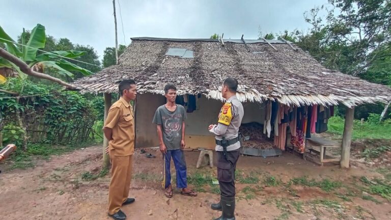 Polda Sumsel Bedah Rumah Warga Desa Rambutan