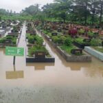 TPU Kebun Bunga Palembang Tenggelam Dikepung Banjir