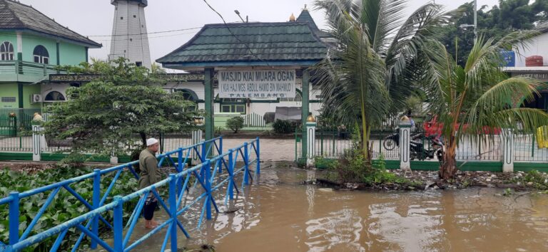 Bronjong Penahan Tanah Hancur, Masjid Ki Muara Ogan Terancam Roboh