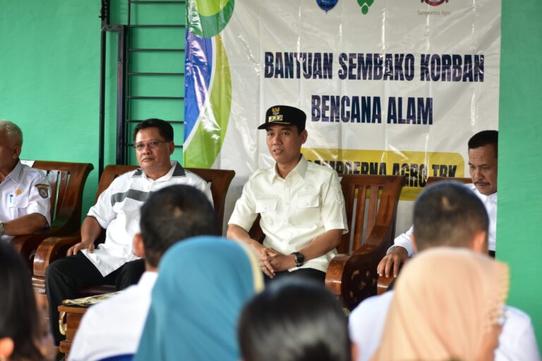 Pemkab OKI-PT Sampoerna Agro Salurkan Bantuan Warga Terdampak Banjir di Pematang Panggang